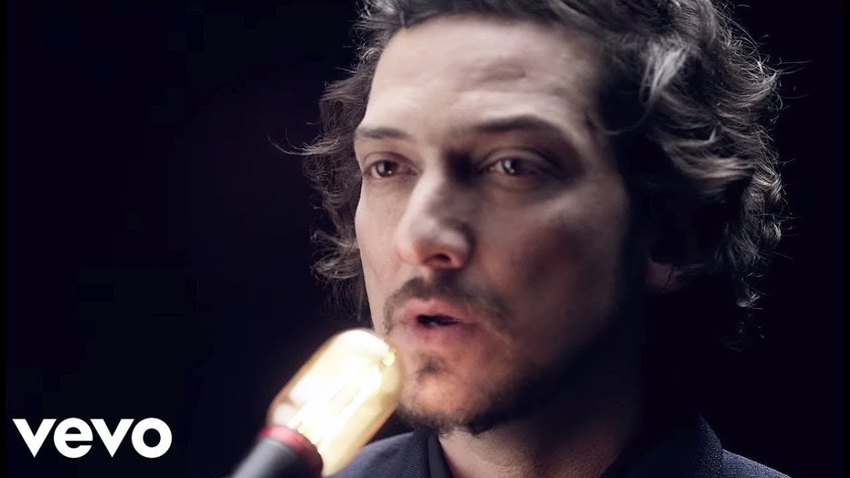 León Larregui