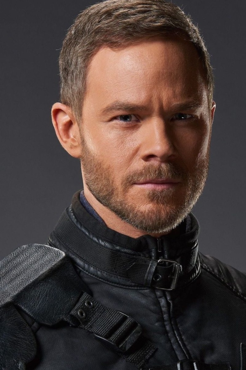 You are currently viewing Aaron Ashmore