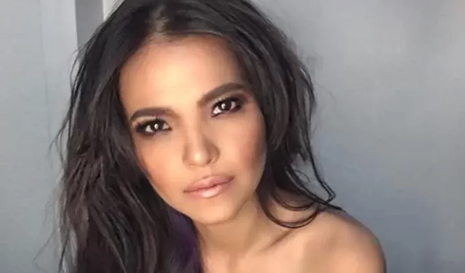 You are currently viewing Alessandra De Rossi