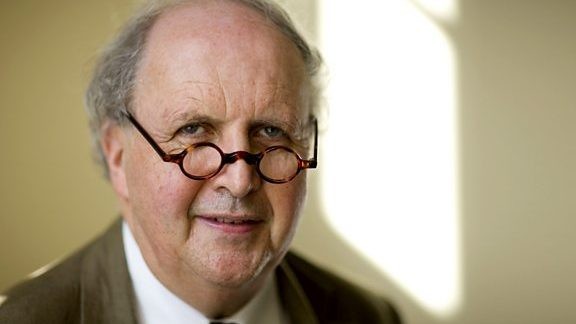 You are currently viewing Alexander Mccall Smith