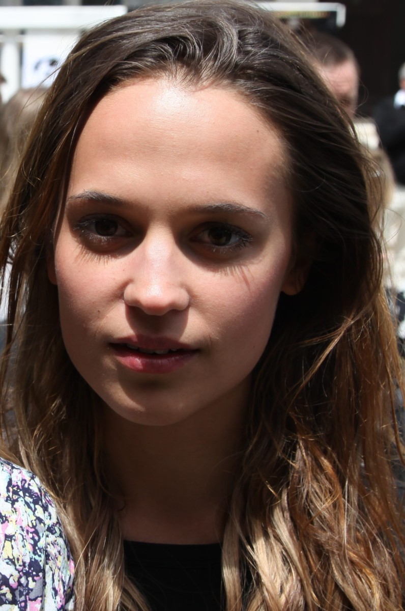 You are currently viewing Alicia Vikander