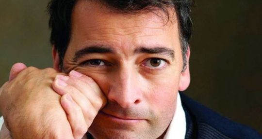 You are currently viewing Alistair McGowan