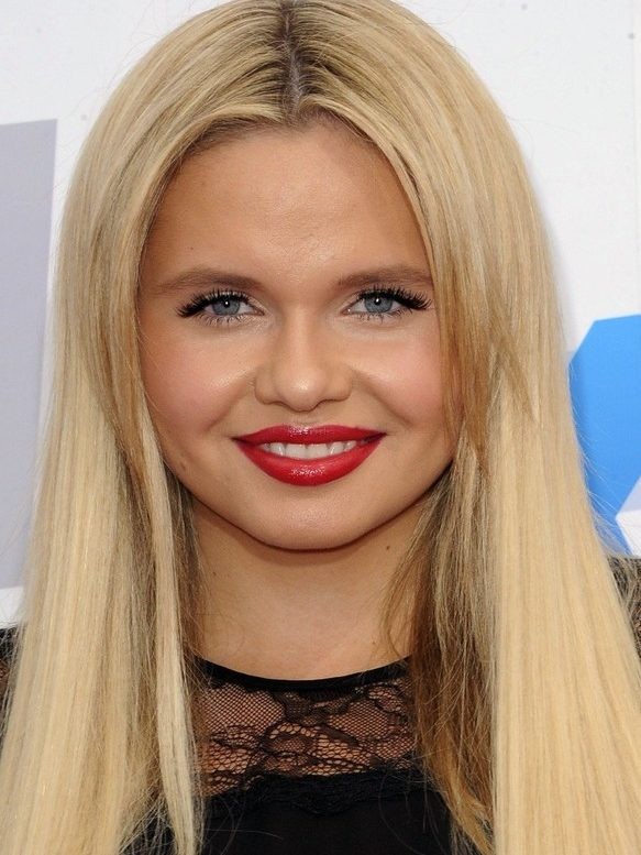 You are currently viewing Alli Simpson