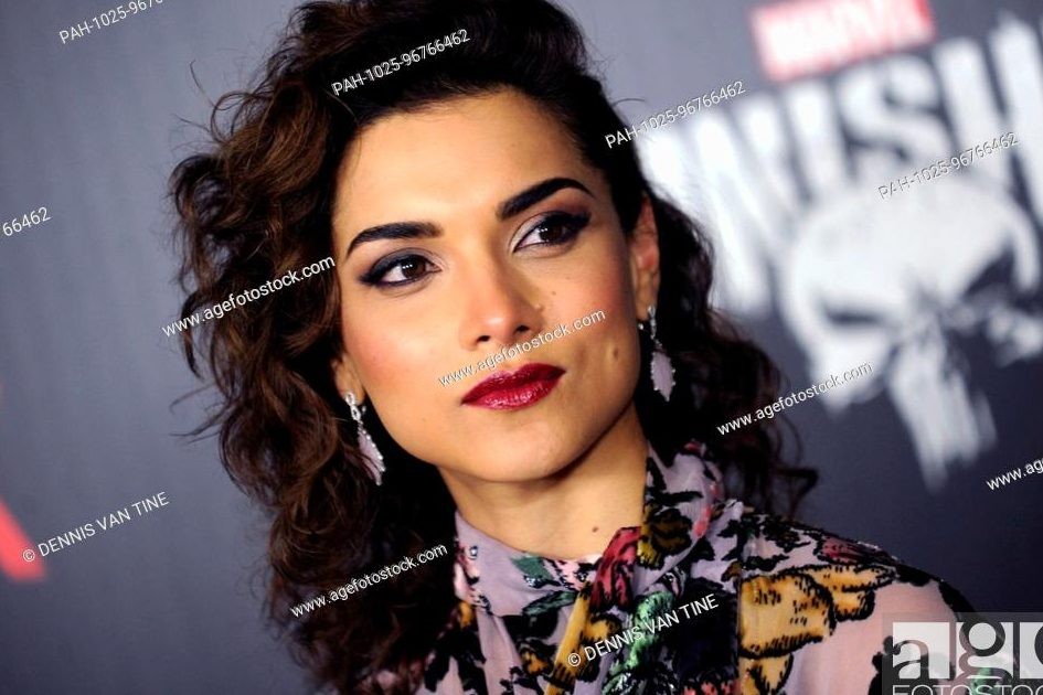 You are currently viewing Amber Rose Revah