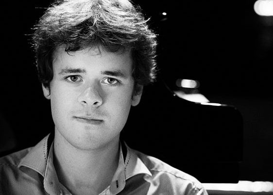 You are currently viewing Benjamin Grosvenor