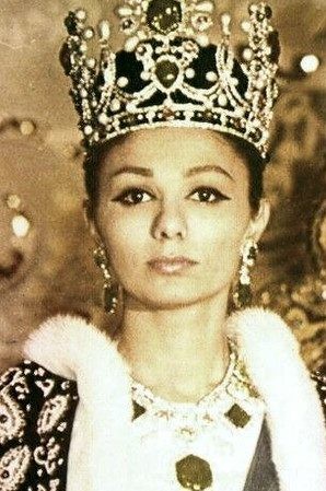 You are currently viewing Farah Pahlavi