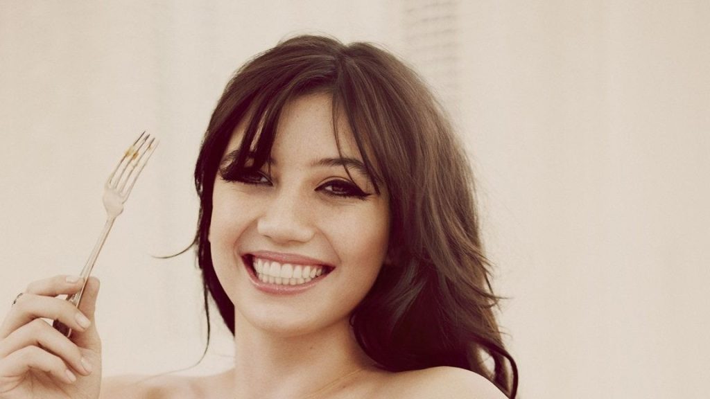 Daisy Lowe