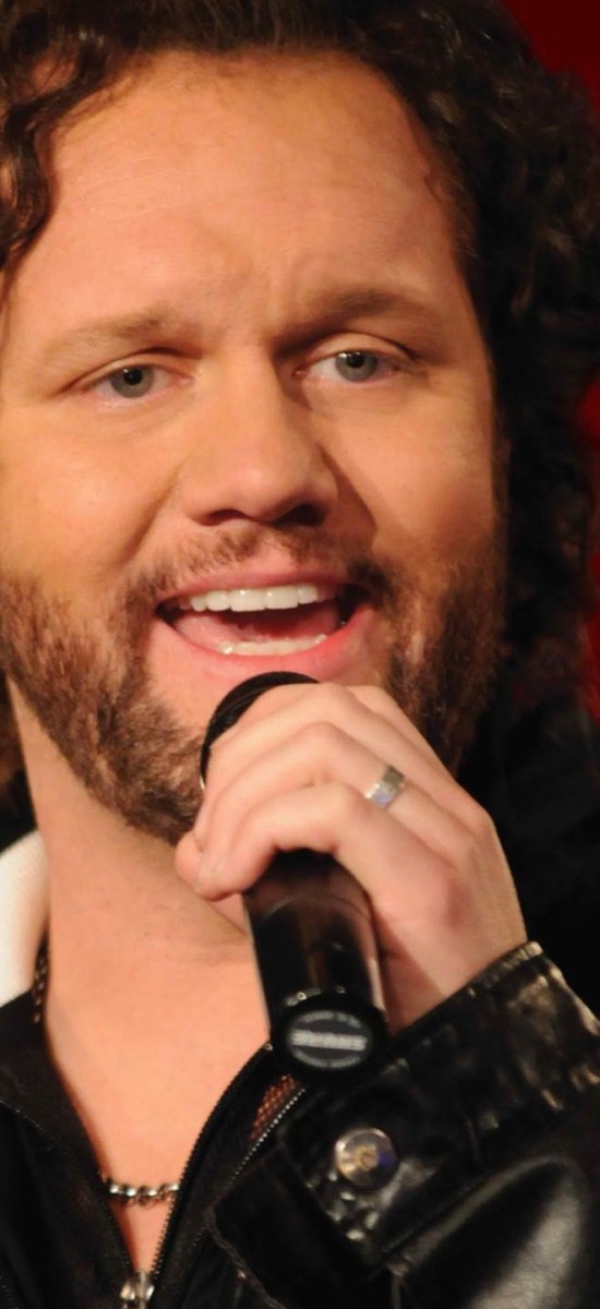You are currently viewing David Phelps